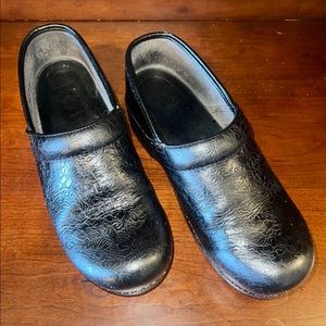 Dansko Professional Tooled Leather Clog Women US 9 EU 40 Black Work Nurse Shoe